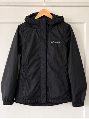 Columbia women’s Black Hooded Rain Jacket